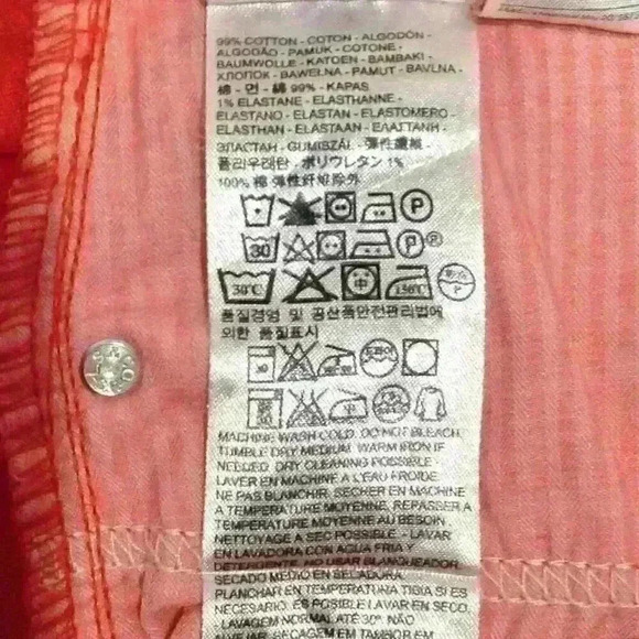 Levi's; 28 Demi Curve Jeans.  Modern Rise/Skinny/Riveted.  Leather patch small E - Picture 4 of 6